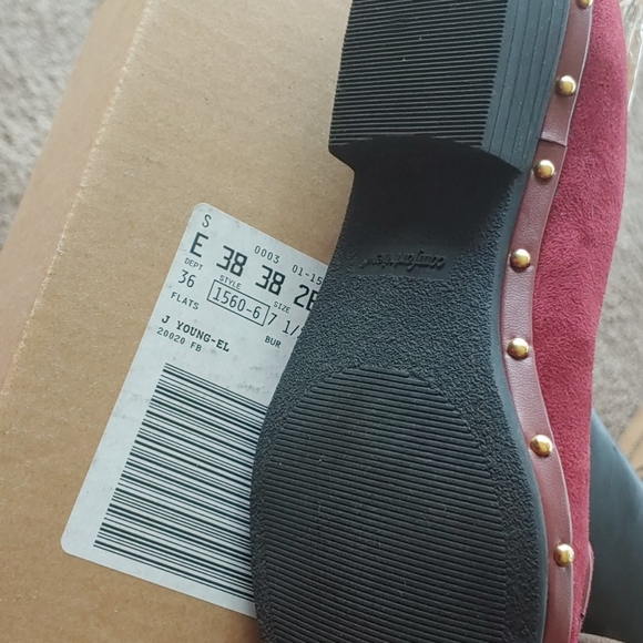 Shoes - Picture 2 of 3